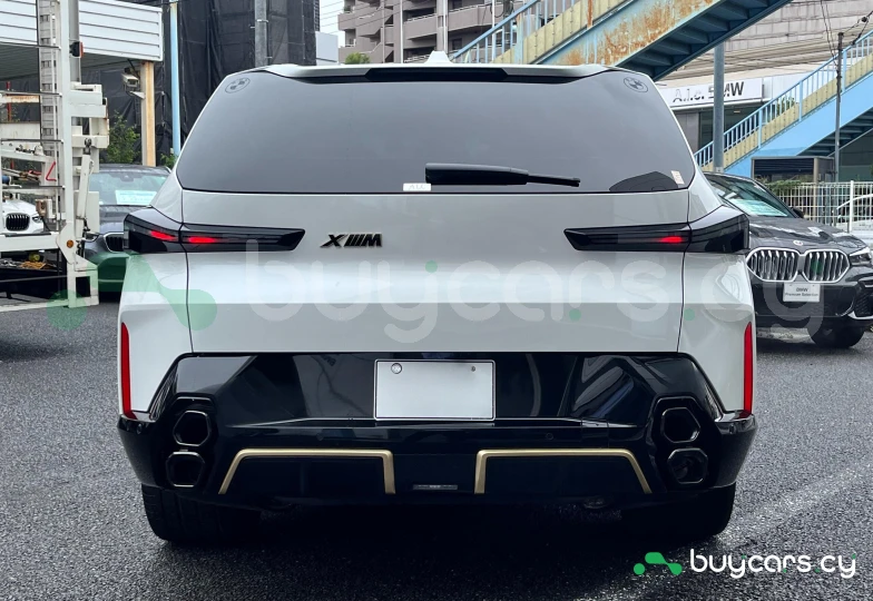 BMW XM Белый
