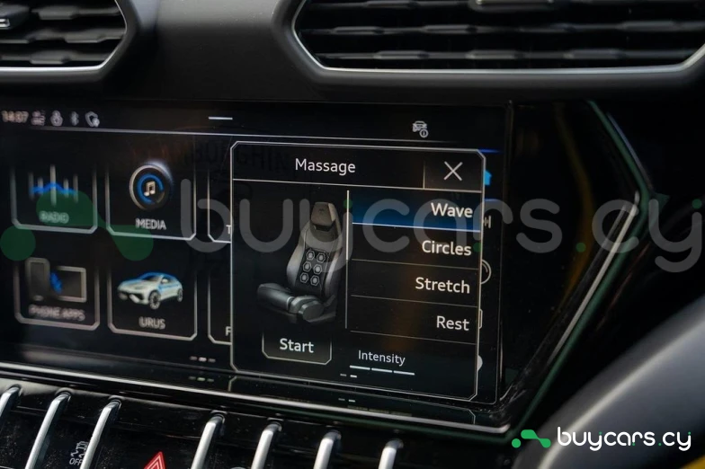 Lamborghini Urus Желтый