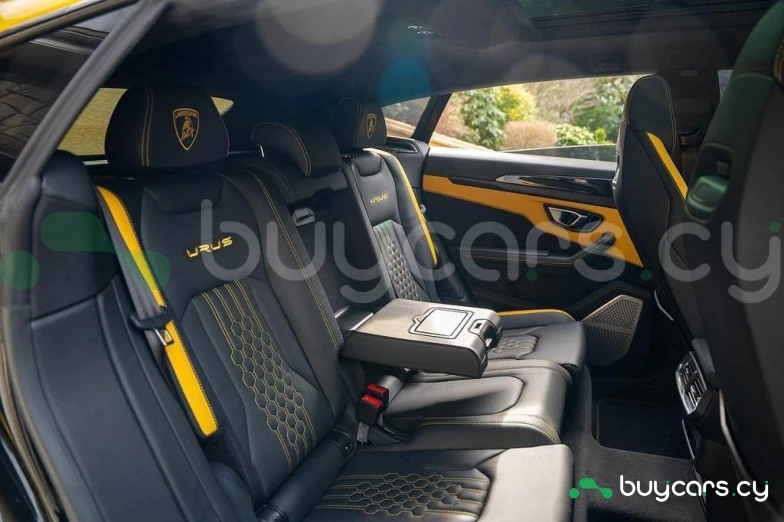 Lamborghini Urus Желтый
