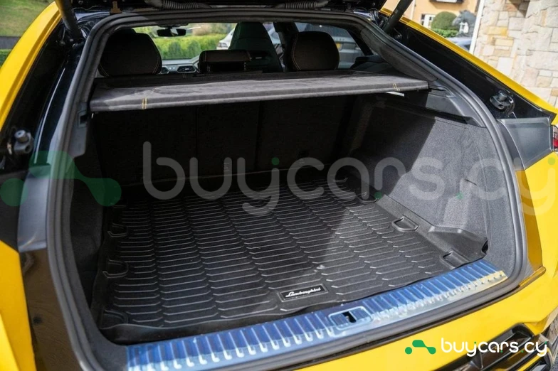 Lamborghini Urus Желтый