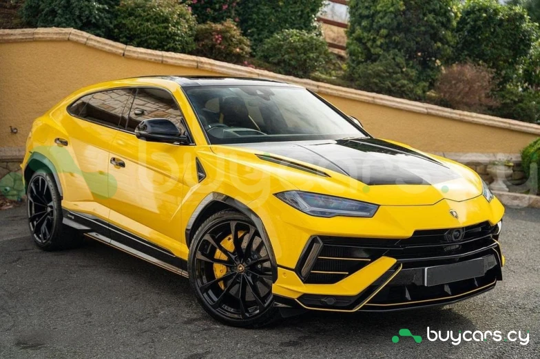 Lamborghini Urus Желтый