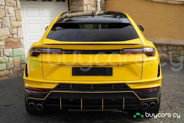 Lamborghini Urus Желтый