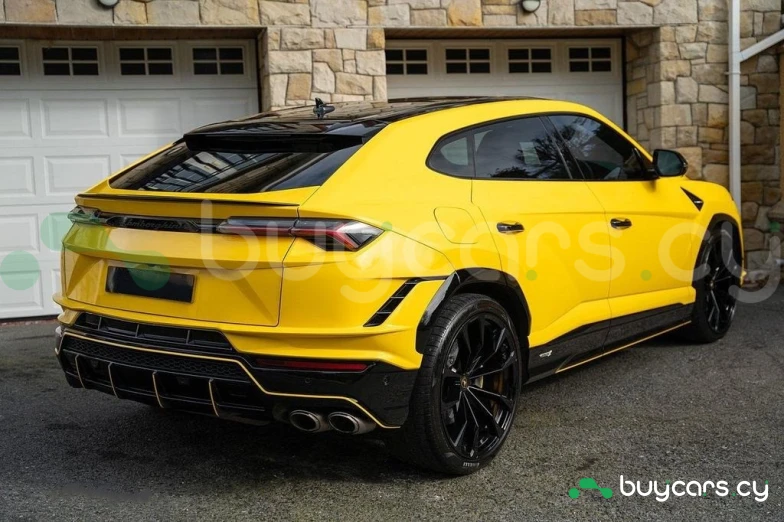 Lamborghini Urus Желтый