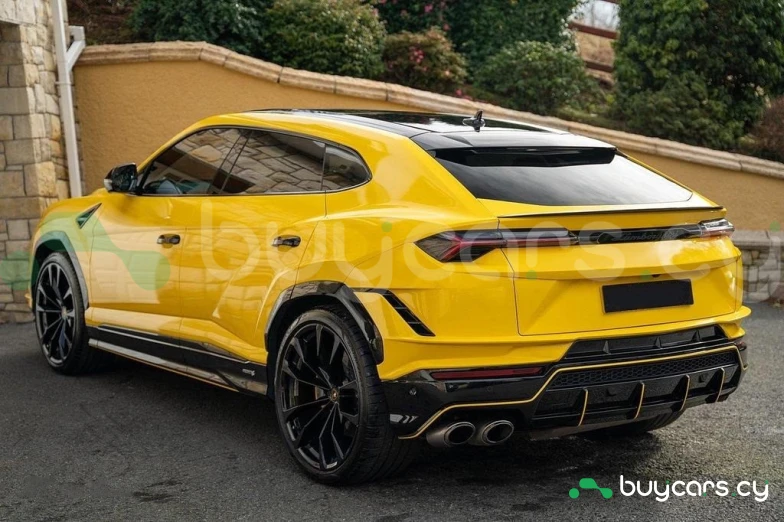 Lamborghini Urus Желтый