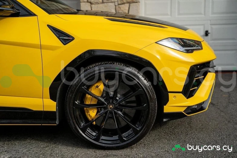Lamborghini Urus Желтый