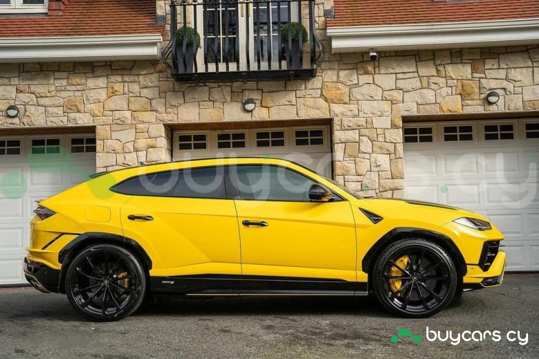 Lamborghini Urus Желтый
