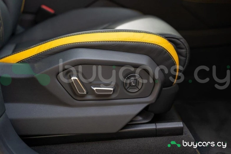 Lamborghini Urus Желтый