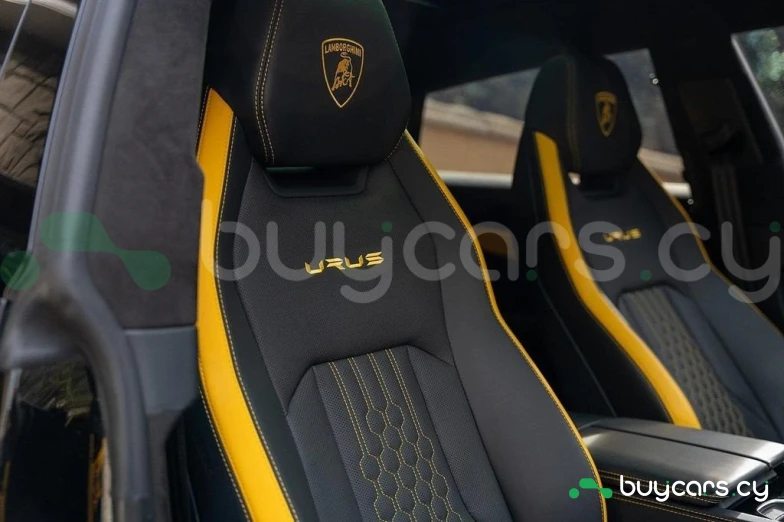 Lamborghini Urus Желтый