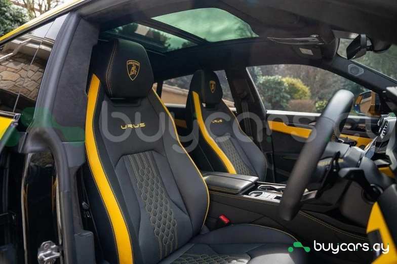 Lamborghini Urus Желтый