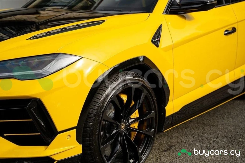 Lamborghini Urus Желтый
