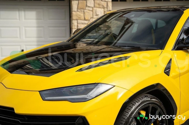 Lamborghini Urus Желтый