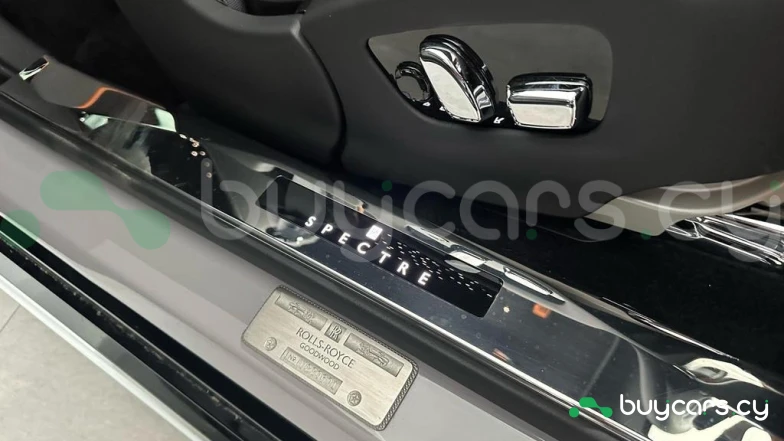 Rolls-Royce Spectre White