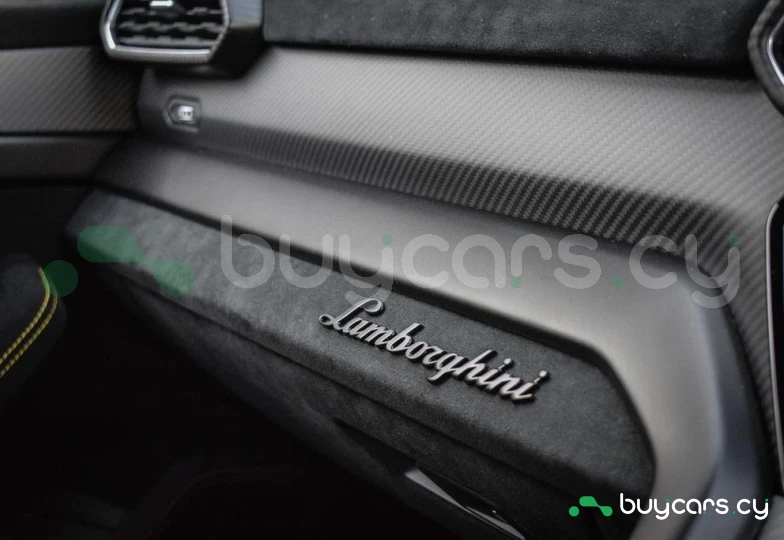 Lamborghini Urus Желтый