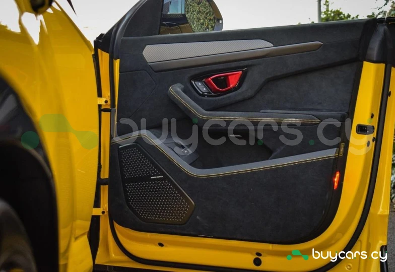Lamborghini Urus Желтый