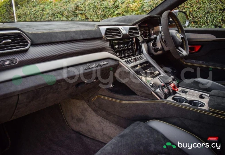 Lamborghini Urus Желтый