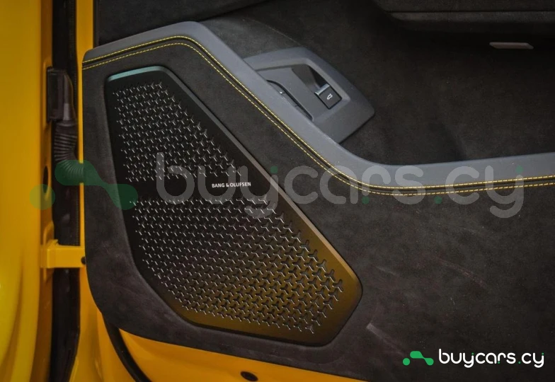 Lamborghini Urus Желтый