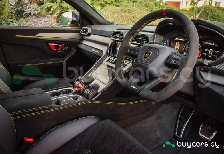 Lamborghini Urus Желтый