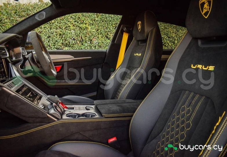 Lamborghini Urus Желтый