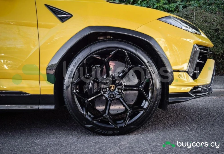 Lamborghini Urus Желтый