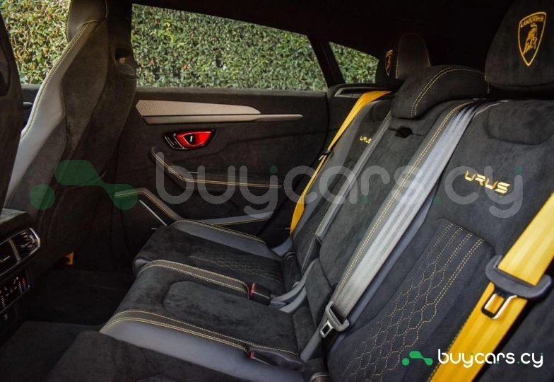 Lamborghini Urus Желтый