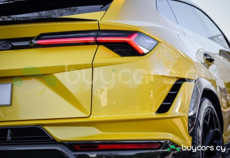 Lamborghini Urus Желтый
