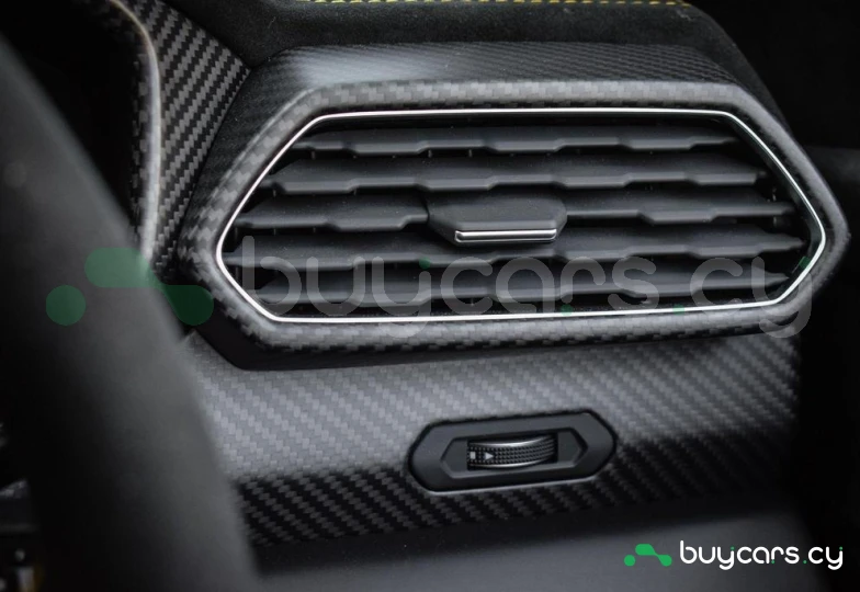 Lamborghini Urus Желтый