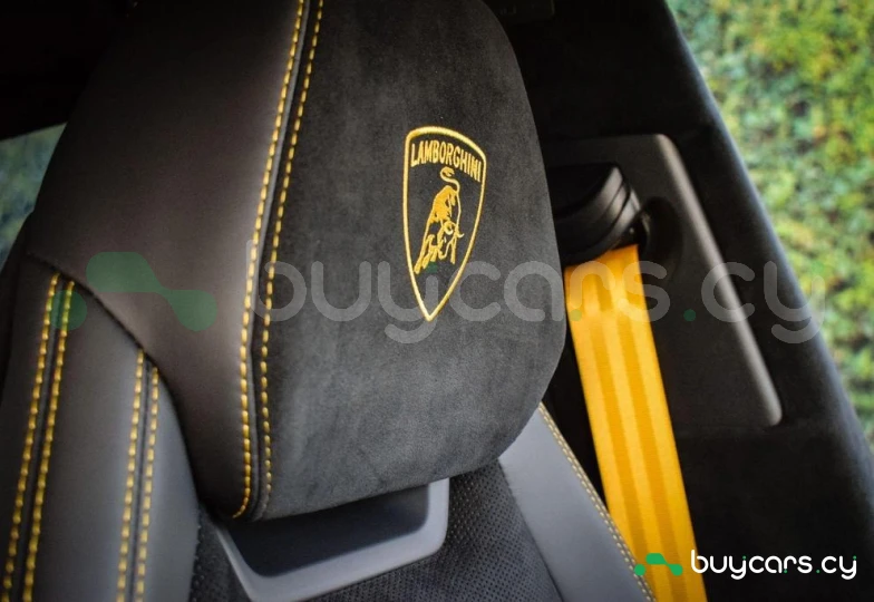 Lamborghini Urus Желтый