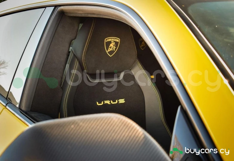 Lamborghini Urus Желтый