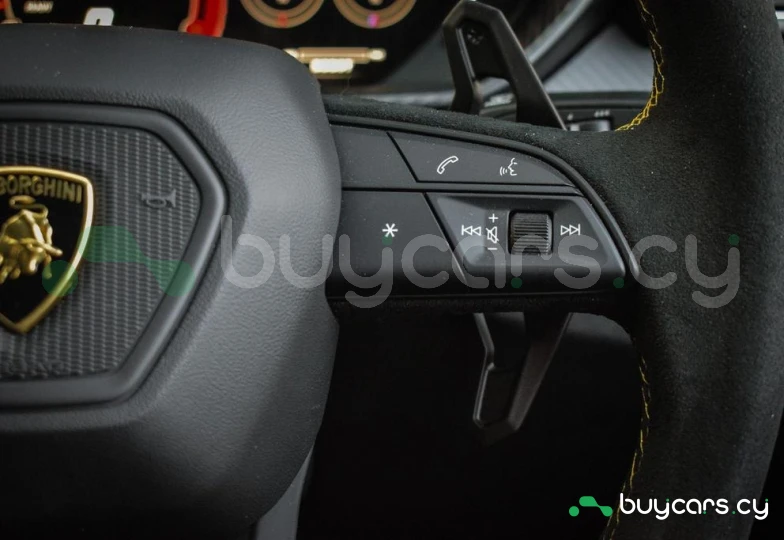 Lamborghini Urus Желтый