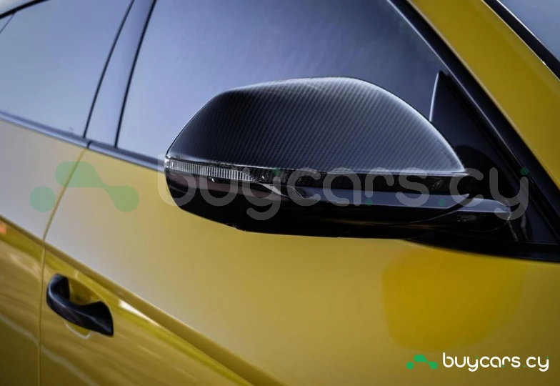 Lamborghini Urus Желтый