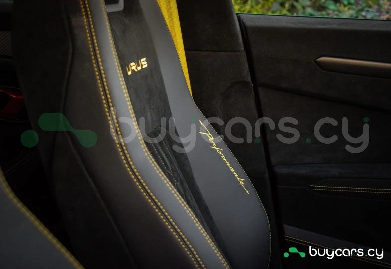 Lamborghini Urus Желтый