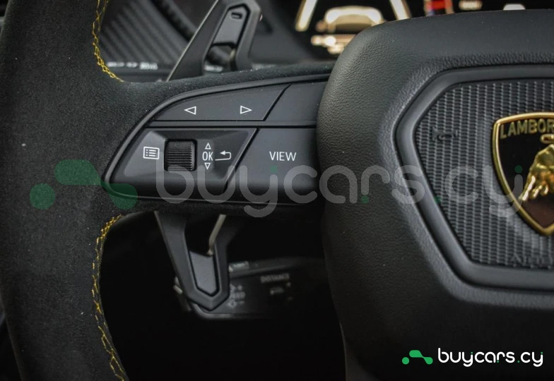 Lamborghini Urus Желтый