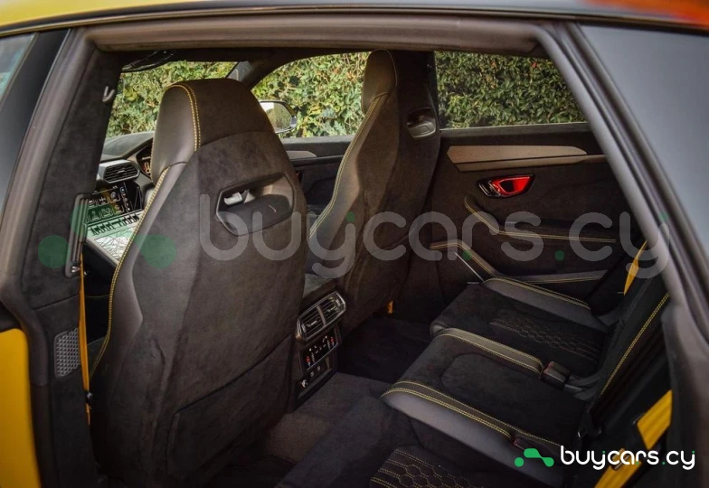 Lamborghini Urus Желтый