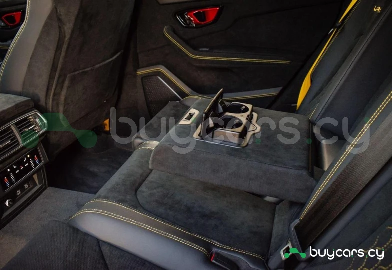 Lamborghini Urus Желтый