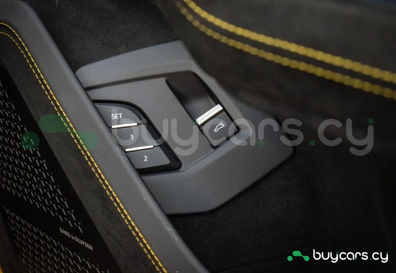 Lamborghini Urus Желтый