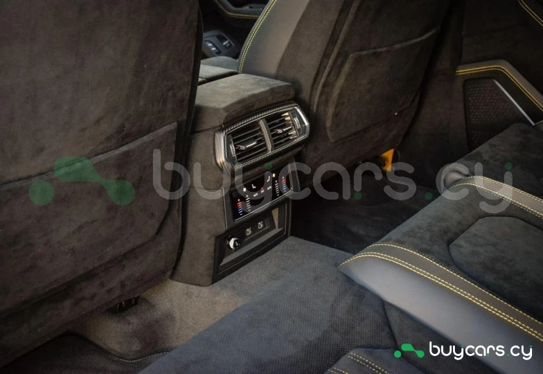 Lamborghini Urus Желтый