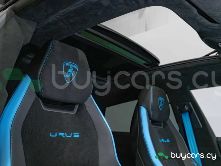Lamborghini Urus Blue