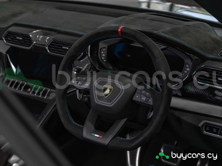 Lamborghini Urus Blue