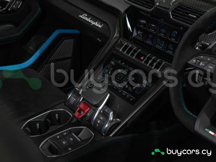 Lamborghini Urus Blue