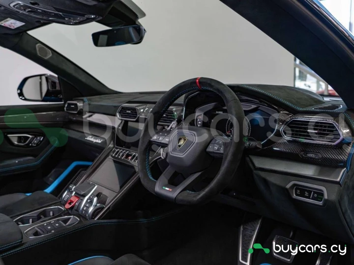 Lamborghini Urus Blue