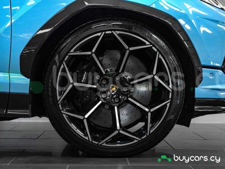 Lamborghini Urus Blue
