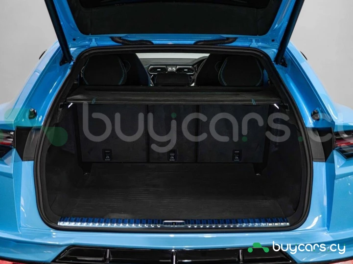 Lamborghini Urus Blue