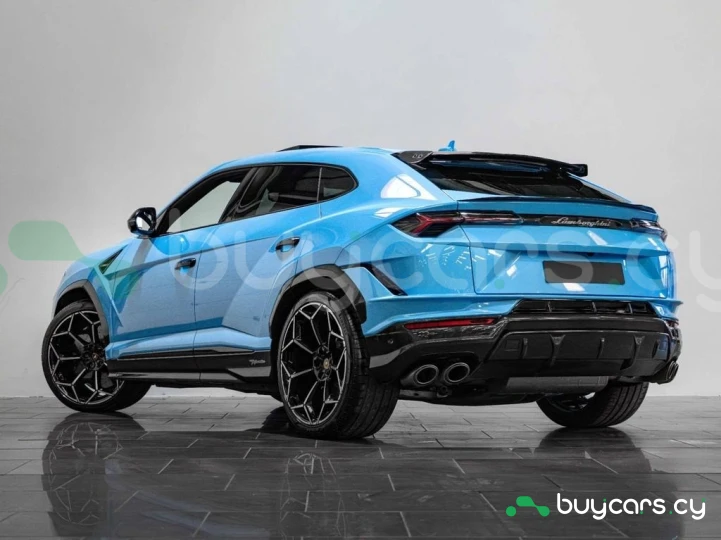 Lamborghini Urus Blue