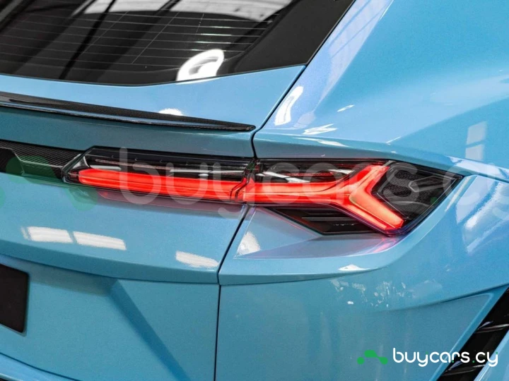 Lamborghini Urus Blue