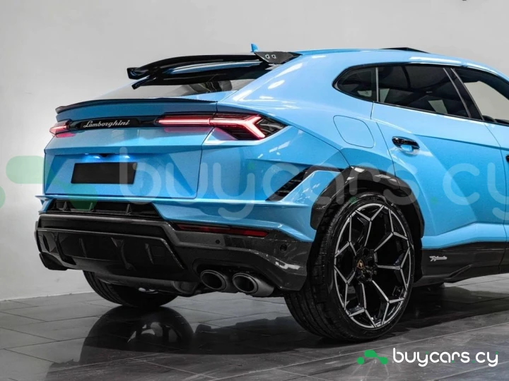 Lamborghini Urus Blue