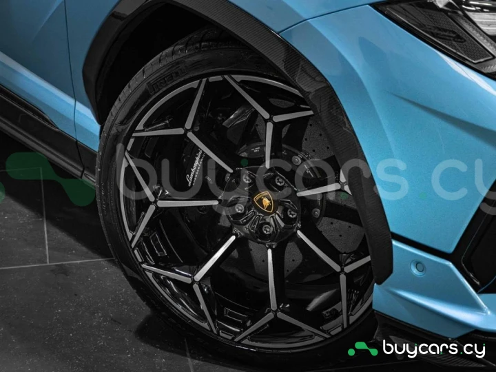 Lamborghini Urus Blue