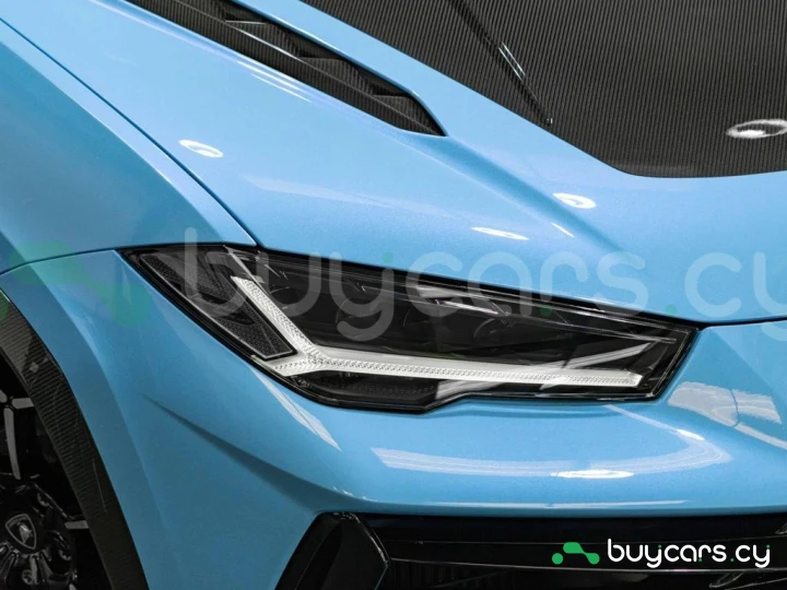 Lamborghini Urus Blue