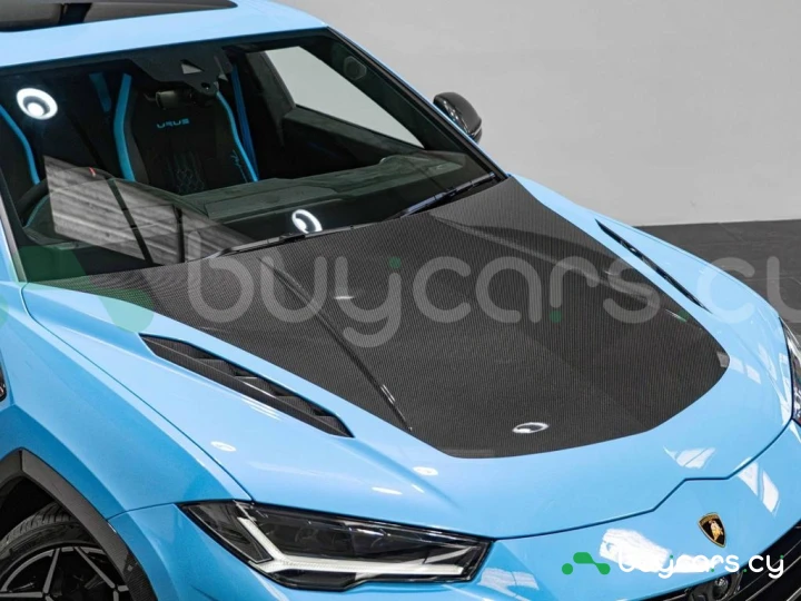 Lamborghini Urus Blue