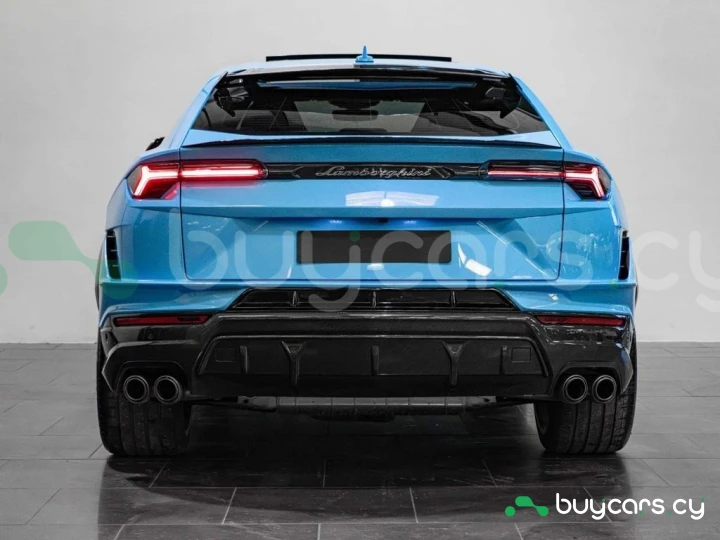 Lamborghini Urus Blue
