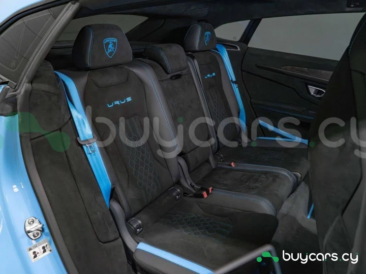 Lamborghini Urus Blue